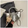 Bolso Cubo Portátil Estilo Coreano para Mujer 2025 Nuevo de Moda Simple Versátil Bolso de Hombro Único Cruzado Bolso Cubo de Nicho