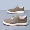 Zapatillas blancas para hombre, nuevo estilo 2026, zapatos deportivos casuales de moda, zapatos versátiles de cuero estilo coreano, zapatos sin cordones de suela blanda