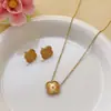 Collar Popular Transfronterizo de Trébol de Cuatro Hojas para Clavícula 18K No se Desvanece Colgante de Nácar de la Suerte Moderno Sencillo de Alta Gama Ins