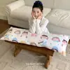 Almohada larga de terciopelo lechoso para mujeres, diseñada para dormir con las piernas recogidas, dormir de lado, respaldo de sofá, cojín de respaldo para sala de estar, nuevo estilo 2026