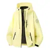 Traje de asalto para exteriores color camello mismo estilo tres en uno para mujer cortavientos impermeable forro de plumón carcasa rígida chaqueta de ropa de montañismo hombre