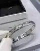 Oro Rosa de 18K, Oro, Platino y Oro Blanco Versiones Estrechas y Anchas de Exquisitos Brazaletes con Patrón de Diamantes Diagonales