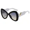 Gafas de sol de moda transfronterizas, nuevo estilo de influencer europeo y americano Ins 2025, forma de V, montura grande tipo mariposa para mujer, adelgazantes y con protección UV