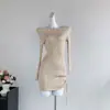 Vestido de malha ombro a ombro com mangas compridas para mulheres, novo estilo outono e inverno 2026, vestido bodycon moderno com cordão e cintura franzida que abraça o corpo