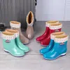 Zapatos de agua de corte medio, estilos de caña alta y baja con suela gruesa, botas de lluvia con suela gruesa, zapatos moldeados por inyección, para mujer, para todas las estaciones, con forro de polar