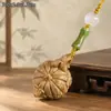 Llavero tallado en sándalo con forma de calabaza, adorno de madera, charm para bolso, cadena para teléfono, decoración de maceta de flor de ciruelo, colgante decorativo, artículo de artesanía pequeño