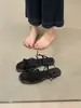 Sandálias Vermelhas de Tira Única Fechadas Estilo Coreano Novo para Mulheres 2026, Salto Fino, Tira Vazada Versátil, Sapatos Romanos Retrô