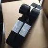 Cabides simples antiderrapantes preto e branco cabides para secar roupas cabides de varanda guarda-roupa armazenamento cabides de plástico uso úmido e seco cabides de roupas atacado