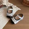 Sapatos Mary Jane Femininos com Laço 2026 Primavera e Outono Solado Macio Fechamento em Velcro Retro Baixo Sapatinhos de Princesa para Bebê