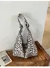 Nova bolsa tote com estampa de leopardo estilo japonês para mulheres, bolsa de ombro de lona versátil e fashion, bolsa escolar casual para estudantes, moderna