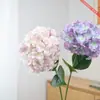 Hortênsia pequena de haste única com pétalas duplas e textura realista, visualmente realista, torna uma decoração de vaso de casa marcante e chamativa