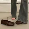 Sapatos Mary Jane retrô com cadarço para mulheres, novo estilo outono 2026, bico quadrado, sapatilhas planas versáteis, sapatos de salto baixo únicos