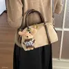 Bolsa feminina nova super moderna, estilosa e chique para o dia a dia, camurça, outono, pelúcia, bolsa transversal de luxo leve, 2026 versátil e de nicho