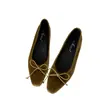 2026 Novos Sapatos Femininos Mary Jane Retro Francês Aumentadores de Altura para o Dia a Dia Sapatos de Salto Único Camurça Bico Quadrado Laço