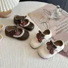 Zapatos de Baile de Rendimiento Antideslizantes de Suela Blanda Nuevos para Niñas Primavera y Otoño Zapatos para Caminar de Bebé Versátiles de Moda Zapatos de Princesa Zapatos Pequeños de Cuero