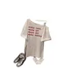 Camiseta Retro Feminina Plus Size com Estampa de Letras, Manga Curta de Um Ombro, Design de Verão para Mulheres um Pouco Cheinhas, Caimento Solto Único, Top Emagrecedor