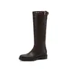 Elegantes botas de montar de caña alta para belleza de piernas largas, hebilla de remache, otoño/invierno 2026, tacón medio grueso, punta redonda, cuero genuino, caña alta
