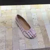Sapatos de casco de porco com sola reta e dedos divididos, sapatos femininos vermelhos, sapatos de casco de verão 2026 com laço e bico raso