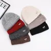 Gorro de Tricô Fashionável para Mulheres e Homens, Adequado para Outono e Inverno, com Proteção para as Orelhas e Características Quentes