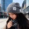 Gorro de Mujer 2025 Nuevo Otoño e Invierno Holgado para Cabeza Grande, Hace que la Cara se Vea Más Pequeña, Cálido Gorro de Lana para Proteger Orejas, Gorro Postparto