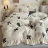 Estilo Coreano Tallado Leche Polar Encaje Francés Juego de Cuatro Piezas Invierno Cálido Engrosado Coral Polar Funda Nórdica Sábana Juego de Tres Piezas