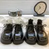 Sapatos femininos populares de couro com plataforma e bico largo, novidade outono 2026 estilo japonês retrô britânico para aumentar a altura, sapatos JK únicos