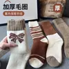 Nuevos Calcetines Maillard de Rizo Otoño e Invierno Calcetines Retro Cálidos con Forro Polar Espesados de Media Pantorrilla Calcetines de Combinación de Colores con Lazo para Mujer