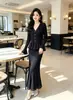 Conjunto de punto elegante estilo francés Nanyou con cintura ajustada, top con volantes y falda de sirena, un atuendo de dos piezas