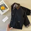 Jaqueta de algodão infantil para meninos, novo estilo outono/inverno 2026, casaco de algodão infantil da moda, peça externa de algodão lisa para bebês, jaqueta de algodão acolchoada