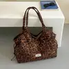 Bolso tote de nicho retro con estampado de leopardo, bolso grande de mujer, nuevo modelo de otoño 2026, bolso de hombro de alta gama para el trabajo