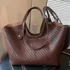 Bolso tote grande de comercio exterior transfronterizo, bolso de hombro versátil con patrón tejido vintage, bolso de mano de gran capacidad para el trabajo y los desplazamientos