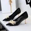 9527-H97 Zapatos Elegantes de Tacón Alto Estilo Francés para Mujer con Flores de Pedrería, Punta Fina, Boca Baja, Tacón Delgado, Zapatos sin Cordones