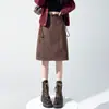 Falda de longitud media para mujer, estilo simple, con letras color café, nueva de otoño, gamuza y felpa, corte ajustado con cinturón