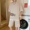 Traje casual masculino, conjunto esportivo leve e moderno para o verão, conjunto de roupas masculinas estiloso com mangas curtas e bonito