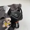 Bolsa Feminina Tendência Textura de Nicho 2025 Verão Nova Cor Pura Pequena Quadrada Estilo Estrangeiro Padrão Granulado Bolsa de Ombro Único Transversal