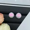 Novos Brincos Chanel Redondos de Resina CC para Mulheres 2025, Pino de Prata, Estilo Chanel Pequeno, Brincos de Resina de Alta Qualidade, Atacado do Fabricante
