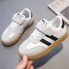 Zapatillas deportivas para niños 2024 nuevo otoño niños suela blanda antideslizantes zapatos de skate niñas zapatos de entrenamiento alemanes transpirables zapatitos blancos de moda