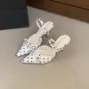 Zapatos de tacón alto cómodos con lunares estilo francés Chuyuji para mujer, nuevo modelo 2026, sandalias de punta cerrada sin espalda con lazo súper estiloso