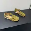Sandálias Romanas Fechadas Super Estilosas e Modernas para Mulheres, Design Vazado, Perfeitas para Combinar com Vestidos, Novos Calçados de Praia para Exterior Verão 2026