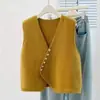 Elegante y chic chaleco de punto asimétrico con cuello en V para mujer, una nueva pieza casual de otoño/invierno que se puede combinar fácilmente con suéteres y otras prendas superiores.