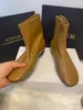 Botas Ankle Boots Minimalistas First Encounter Season, Versáteis Retrô para Outono e Inverno, Botas Curtas Macias que Aumentam a Altura, Botas Slim de Salto Baixo