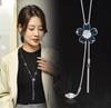 Cadena de suéter con collar de rosas para mujer, moda de otoño e invierno en línea, cadena de suéter de alta gama del mismo estilo rojo 2023, nueva moda larga