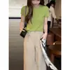 Camiseta Feminina de Verão 2026 Nova Slim-Fit de Manga Curta com Costas Vazadas e Ombros Retos, Top Curto Único e Bonito