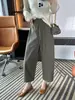 ¡Pantalones cropped color crema mate con estampado de hoja de loto! Pantalones cropped casuales de alta gama con acabado mate, pantalones de abuela estilo montaña