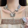 Collar de Mariposa de Metal Hueco Morado Zirconio Super Hada Diseño de Nicho Sentido Avanzado Mariposa Multifuncional Pinza de Zirconio Cadena para la Clavícula