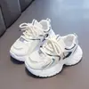 Tênis de malha estilo "dad shoes" infantil 2026 verão para meninas, respirável, color block, sola macia, leve, moda estudantil, tênis casual