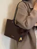 Bolso de hombro casual y minimalista con textura de estampado de leopardo para mujer, nueva colección otoño/invierno 2026, moderno y versátil para ir al trabajo, un bolso tote que se puede llevar en la mano