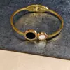 Nuevos Accesorios Femeninos Japoneses y Coreanos Pulsera de Titanio Negra y Blanca Redonda Bei Números Romanos Redonda Atmosférica Pulsera de Oro Rosa de 18 Quilates