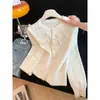 Suéter com Laço de Pedraria Outono/Inverno 2026 Novo Estilo Coreano Cardigan de Tricô Preguiçoso Casaco Moderno Feminino