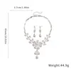 Set de Pendientes Largos de Flor Incrustados de Diamantes y Collar, Cadena para Clavícula Fresca y Elegante con un Toque de Lujo Ligero y de Alta Gama para Mujer